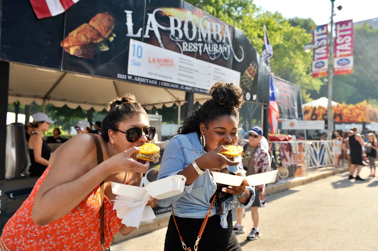 "La Bomba", un restaurante en el barrio de Humboldt Park en Chicago es un restaurante cubano que ofrecerá diferentes tipos de platillos deliciosos como pollo frito y tostones.