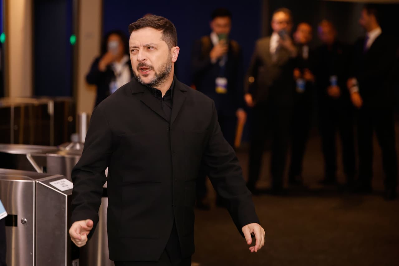 El presidente de Ucrania, Volodymyr Zelenskyy, llega a la sede de las Naciones Unidas el martes 22 de septiembre de 2026, antes del inicio del 81.º período de sesiones de la Asamblea General de las Naciones Unidas. (Foto AP/Stefan Jeremiah)