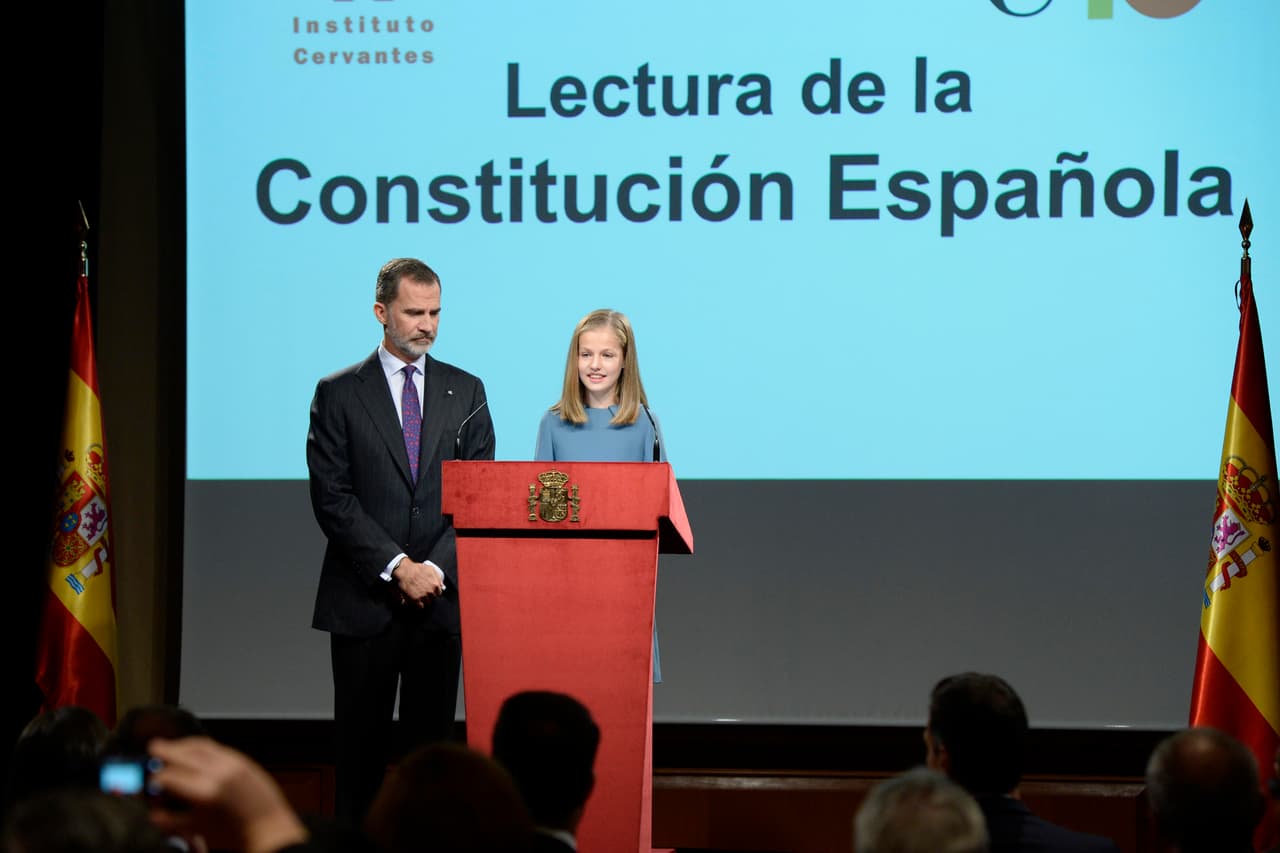Después, el 31 de octubre de 2018, la princesa Leonor 
<b><a href="https://www.youtube.com/watch?v=-IDA-tUj3kU" target="_blank">dirigió algunas palabras</a></b> a los asistentes a una lectura de la Constitución española donde 
<b><a href="http://www.rtve.es/alacarta/videos/noticias-24-horas/princesa-leonor-lee-su-primera-intervencion-publica-articulo-1-constitucion/4818724/" target="_blank">leyó el artículo 1 </a></b>de la carta magna.