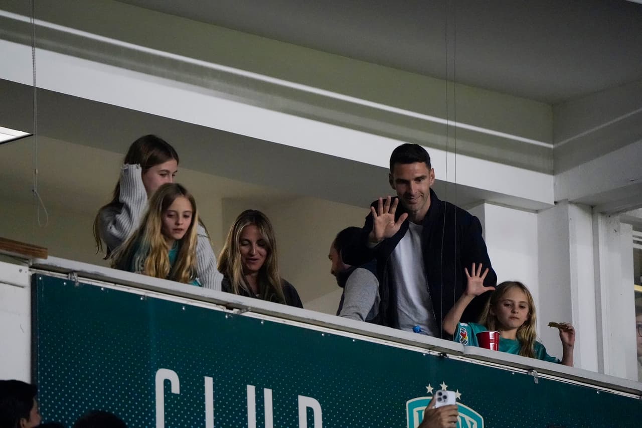 Boselli asiste al debut de León ante Tigres en el Clausura 2024