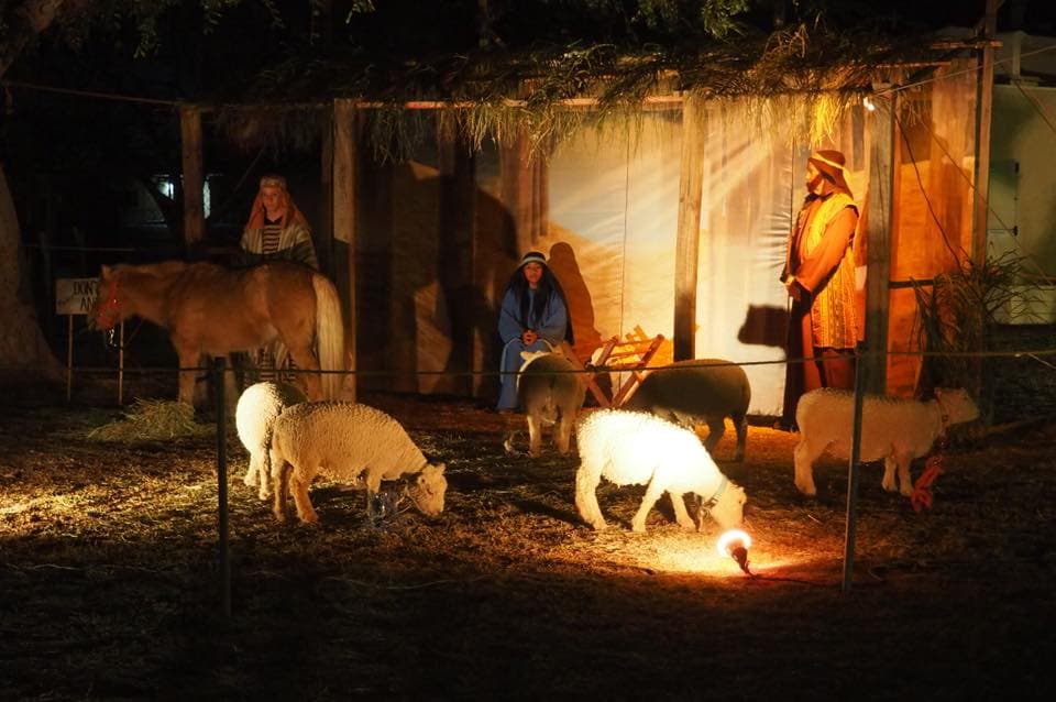 <b>Portraits of the Prince of Peace Pageant en Long Beach</b>
<br>
<b>Cuándo:</b> 13, 14 y 15 de diciembre entre las 7.30 y 9 de la noche.
<br>
<b>Dónde: </b>St. Cornelius Catholic Church, 5500 E Wardlow Rd, Long Beach, California, 90808
<br>
<b>Costo:</b> Entrada gratis
<br>
<br>El recorrido parte al sureste de la esquina entre Bellflower y Wardlow, frente a St. Cornelius.
