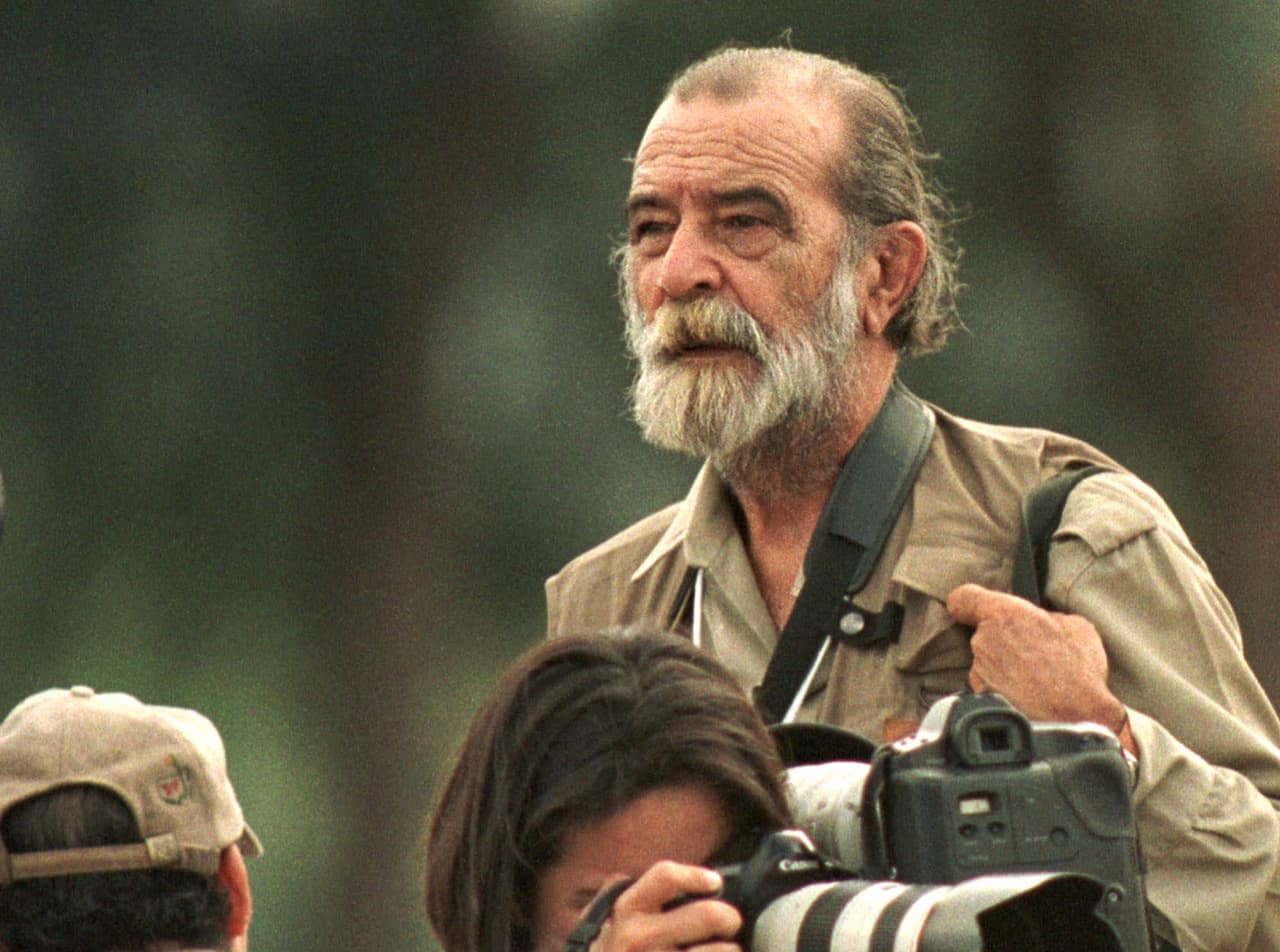 Korda es el fotógrafo que hizo la famosa foto del Che Guevara con la boína ladeada (1960), con la que se hicieron vallas, camisetas y souvenirs. Alan Díaz logró retratarlo el 22 de enero de 1998 durante la visita del Papa Juan Pablo II en Santa Clara, Cuba. Alberto Korda murió a los 72 años en París de un ataque al corazón, el 25 de mayo de 2001.
