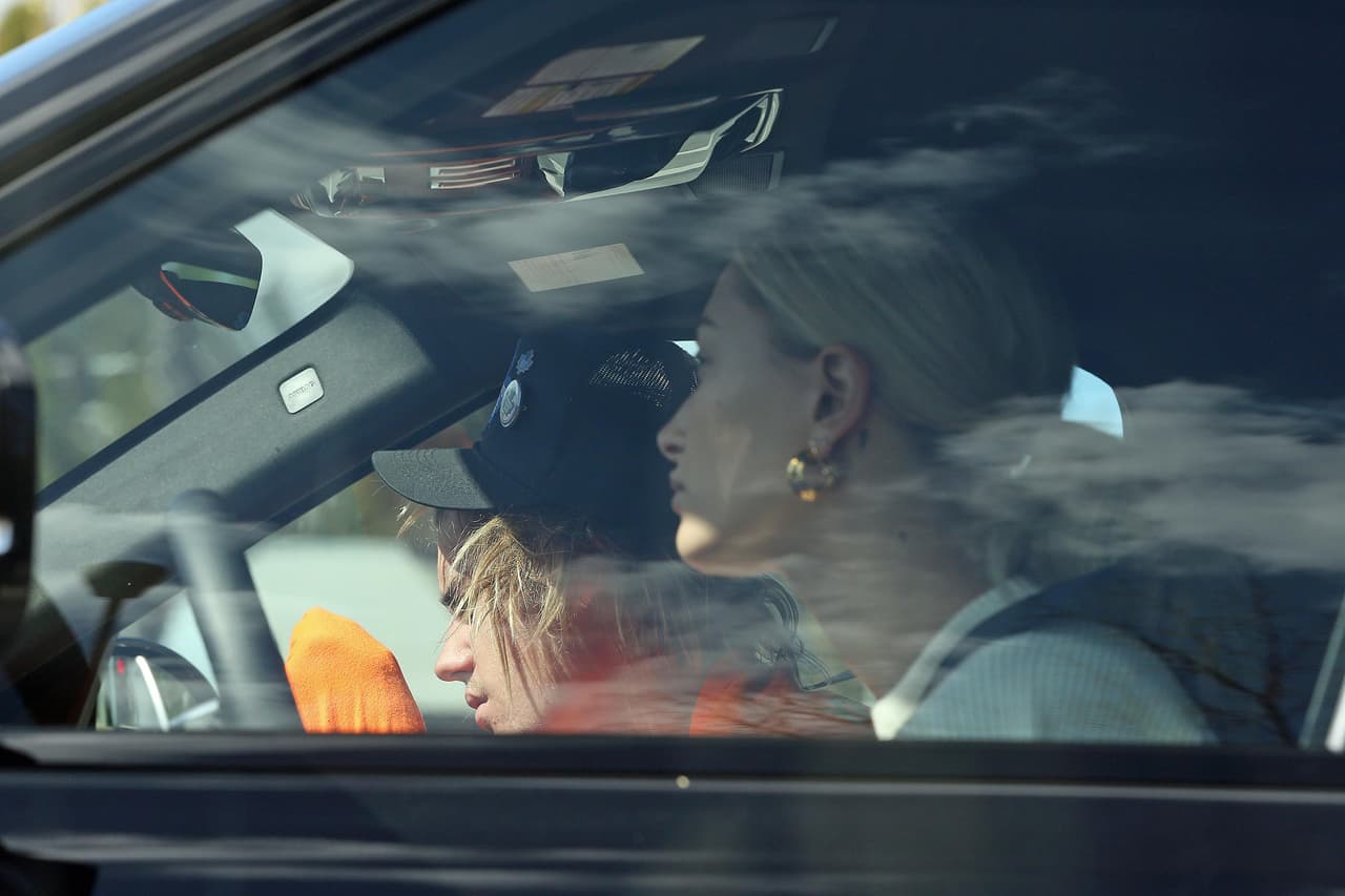 Cinco horas después, la modelo fue a buscarlo y Justin Bieber lucía desanimado.