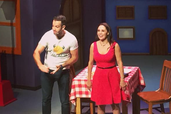 Aquí la vemos junto a Diego de Erice, con quien compartía créditos en la obra ‘Como quieras… Perro ámame’.