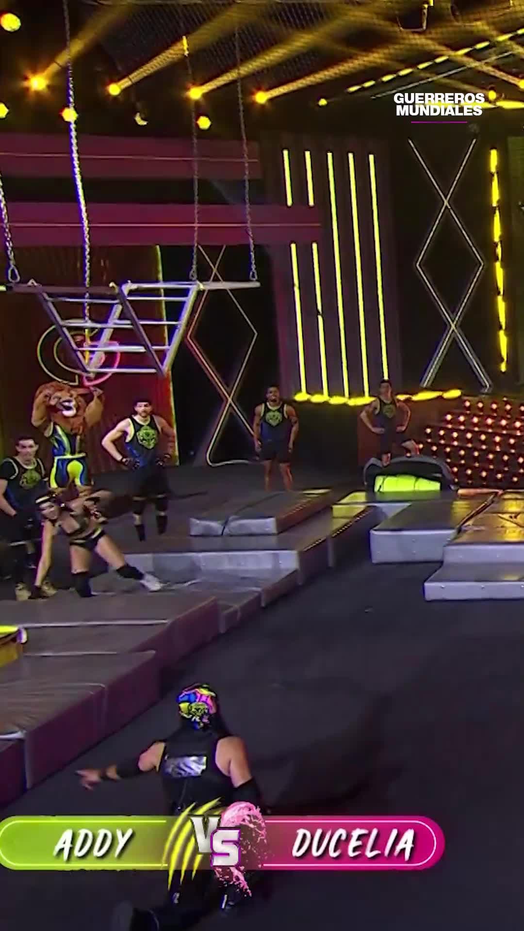 Addy perdió el equilibrio y Ducelia aprovechó para subir por la Red Inclinada #GuerrerosMundiales