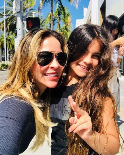 Violeta es producto de la relación de Mújica con el actor colombiano Gabriel Valenzuela, de quien la cubana se separó en 2012.