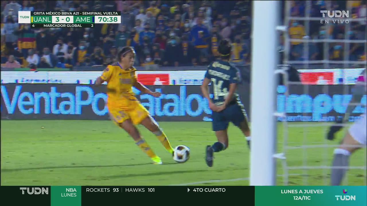 ¡Paseo de María en el Volcán! Nadie la frena y fusila para el 3-0