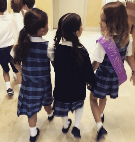 La pequeña Carlota le roba al corazón a su mami, quien está orgullosa de cada paso que su pequeña da.