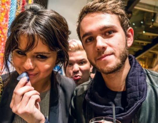 Entre las razones del rompimiento se dijo que Selena seguía obsesionada de Justin Bieber, cosa que a Zedd no le pareció en lo más mínimo, y decidió cortar a la sexy cantante de una vez por todas.