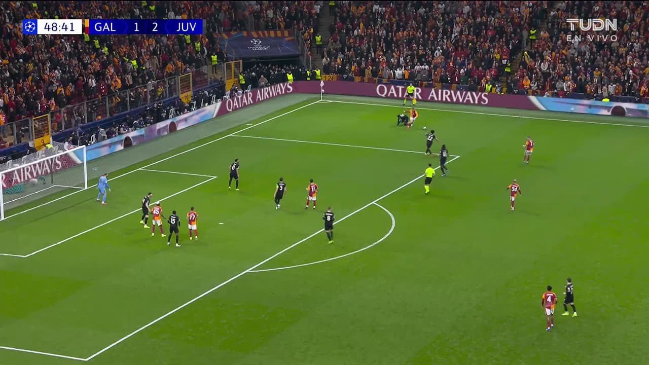 ¡GOL!  anota para Galatasaray. Noa Lang