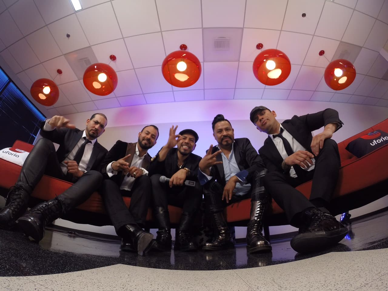 Los artistas y agrupaciones se tomaron estas divertidas fotos.