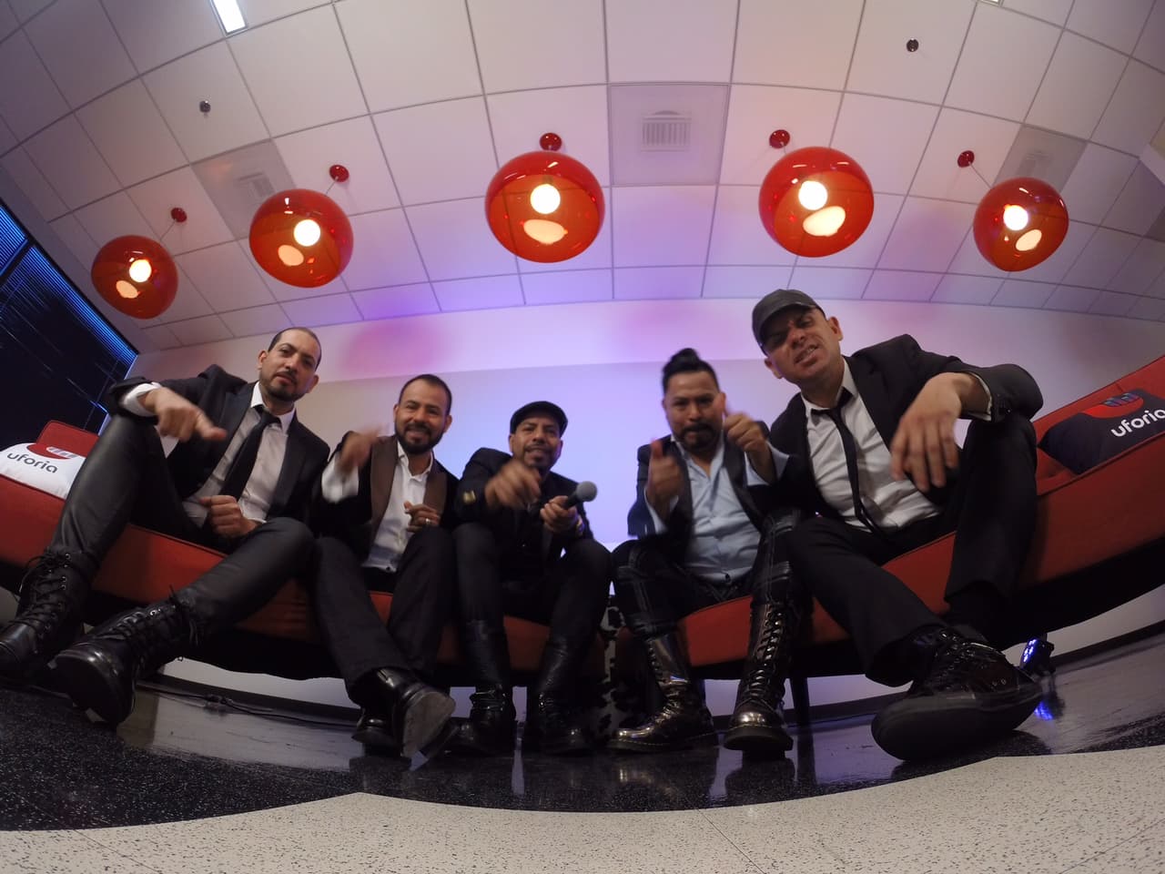 Los artistas y agrupaciones se tomaron estas divertidas fotos.