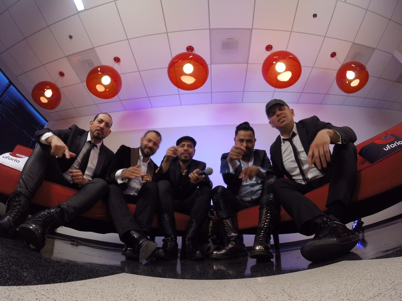 Los artistas y agrupaciones se tomaron estas divertidas fotos.