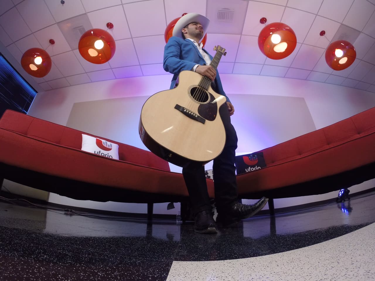 Los artistas y agrupaciones se tomaron estas divertidas fotos.