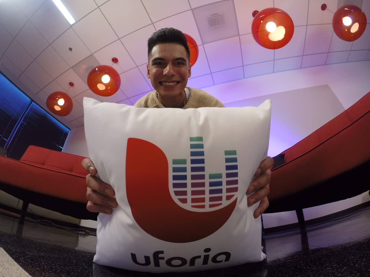 Los artistas y agrupaciones se tomaron estas divertidas fotos.