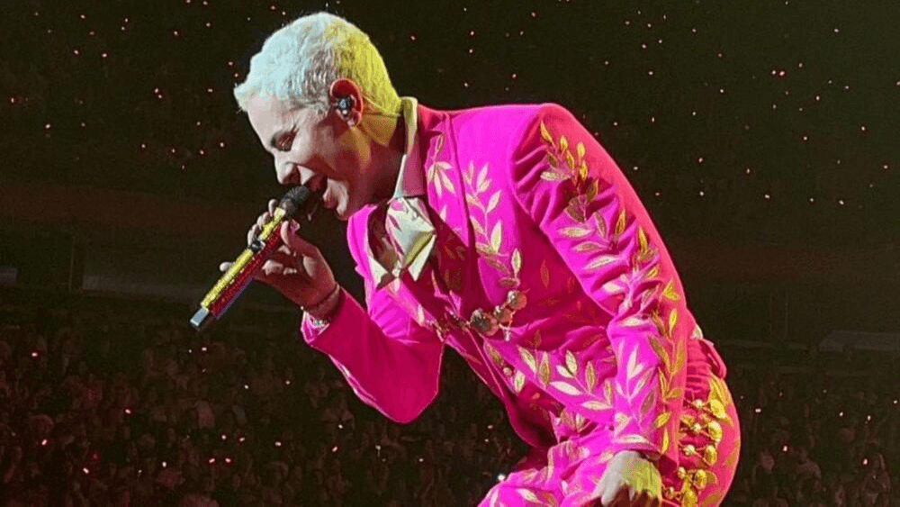 Critican traje de charro que usó Christian Chávez en concierto de RBD ¿es un acto de homofobia?