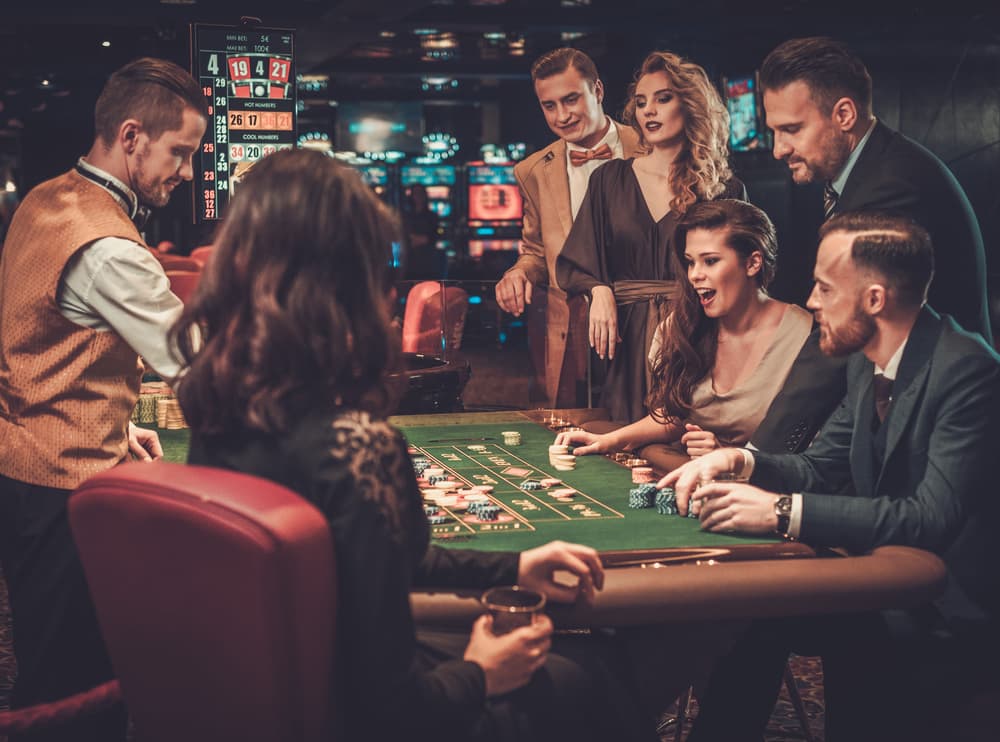 Un encuentro no planificado te pondrá en el camino del éxito. Hay posibilidades de ganancias imprevistas en un casino, o un viaje relacionado con los juegos lícitos. Concentra tu energía en la abundancia y atraerás la prosperidad a tu vida pues durante este mes de abril las oportunidades lloverán, pero debes estar muy atento para atraparlas cuando surjan.