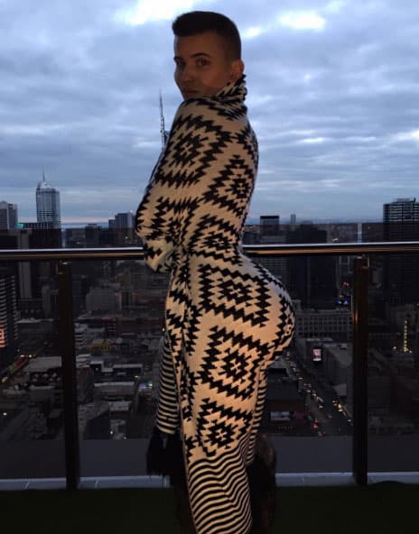 Ruby comparte varias imágenes donde se nota lo voluptuoso de su trasero.