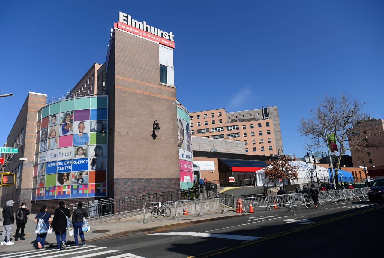 NYC exigirá vacunación o pruebas semanales del covid-19 a los trabajadores de salud municipales