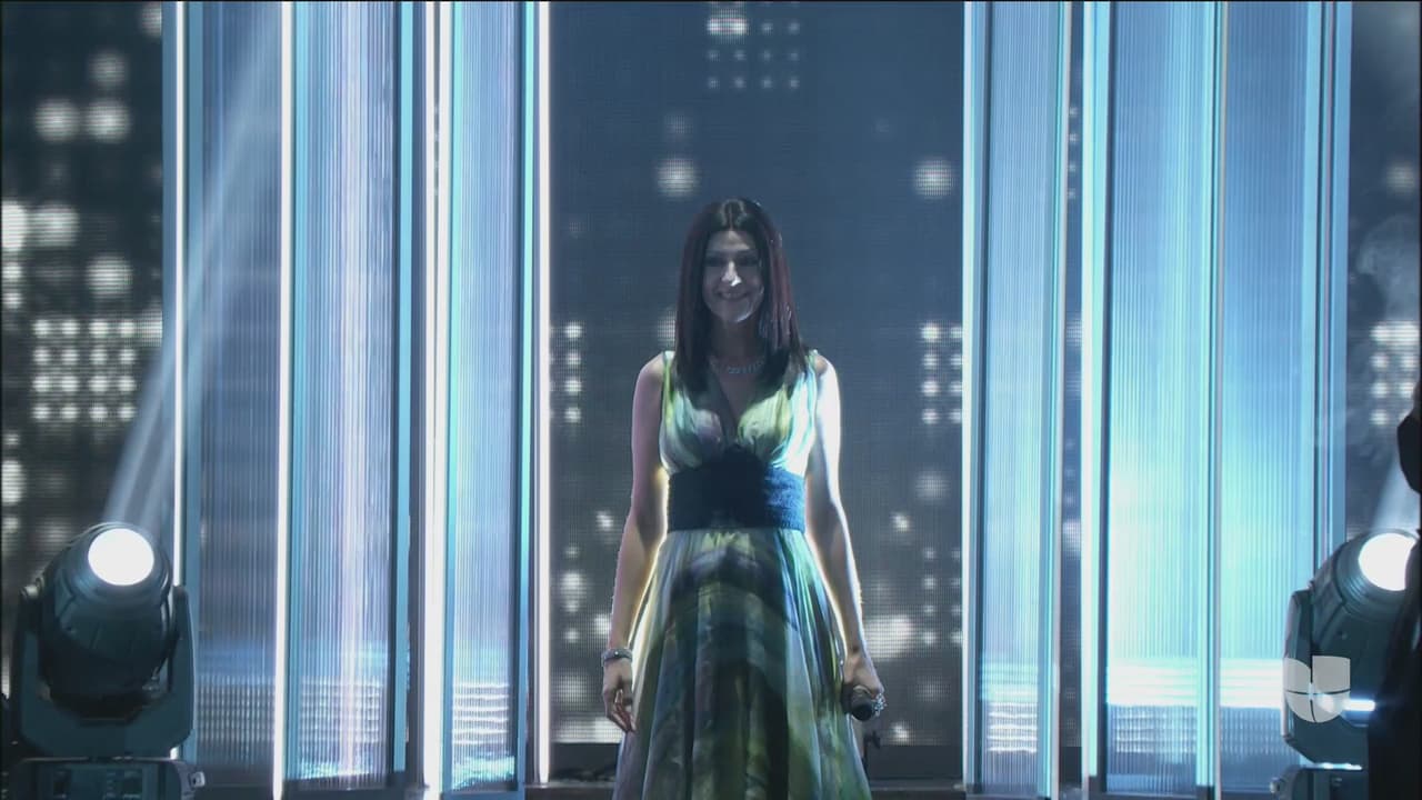 Chantal salió de 'El Clonador' transformada en Pausini y dispuesta a emocionar al público con el tema 'Víveme'. Su actuación estuvo basada en la presentación de la italiana en Premio Lo Nuestro del año 2006.