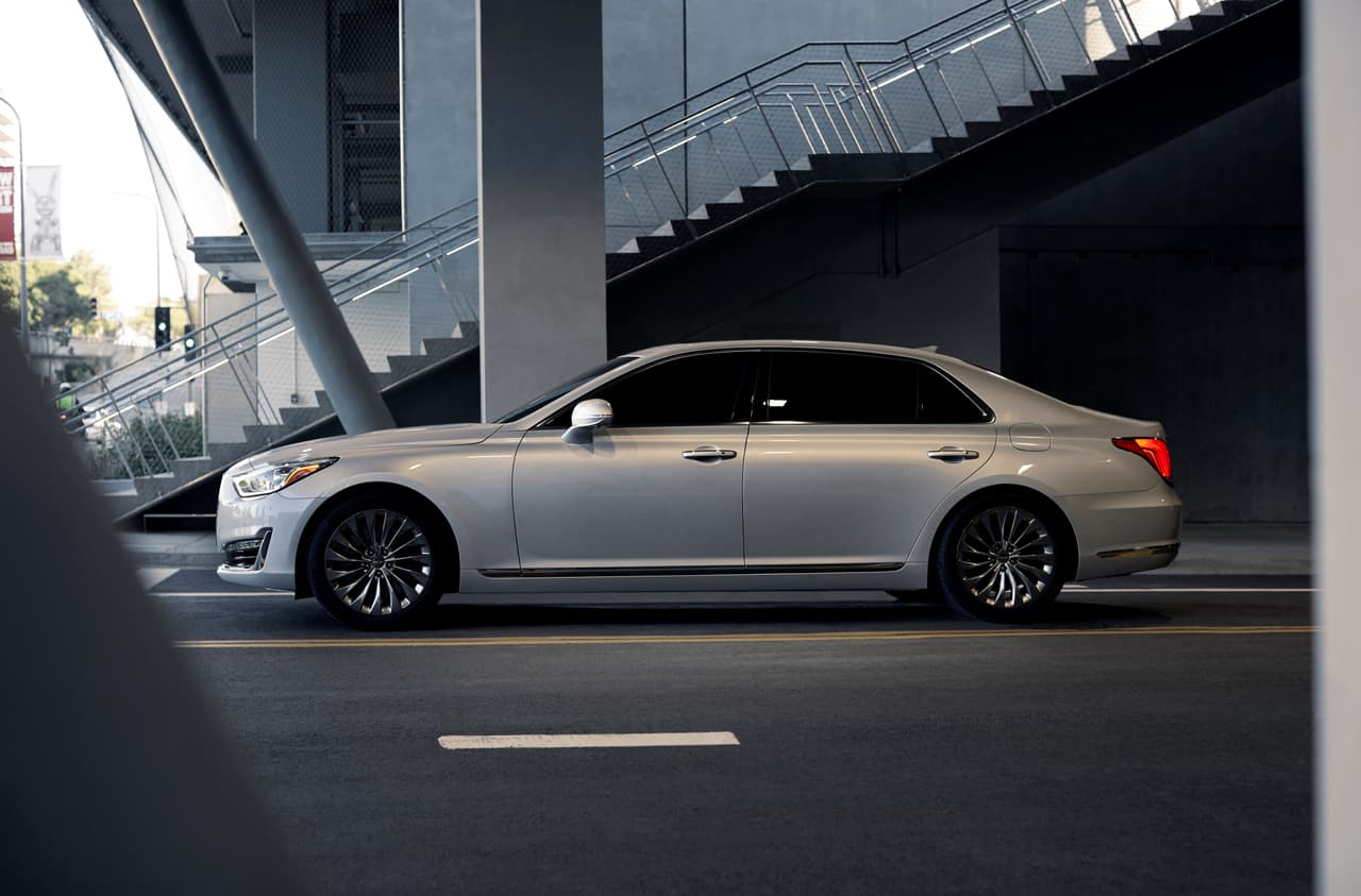 El Genesis G90 es un vehículo imponente que llama la atención por elegante y distinguido. Alguien en Genesis Motors sabe lo que está haciendo.