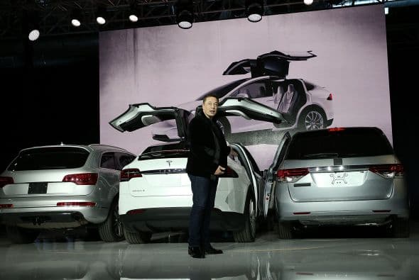 La ventaja de este nuevo sistema, además del fácil acceso, es que se pueden abrir en aparcamientos estrechos donde apenas se entra. Para ello cuenta con sensores en las puertas, que dependiendo de la altura del techo del aparcamiento y los obstáculos laterales ajustarán el arco de apertura para evitar colisiones.