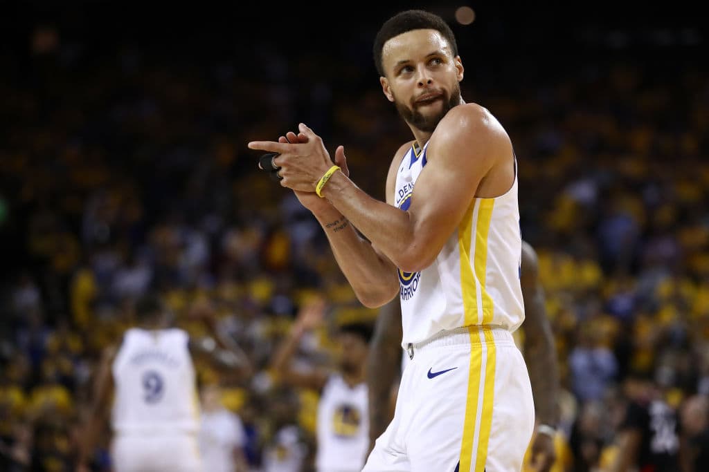 Stephen Curry coronó al anotar 47 unidades, siendo su mejor partido histórico en Playoffs y en unas Finales de la NBA. Aunque solo queda para la anécdota ese puntaje.
