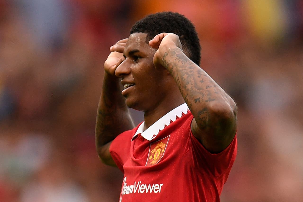 Manchester United venció al Arsenal con un doblete de Marcus Raschord y otro tanto de Antony, quien tuvo así un debut de ensueño.