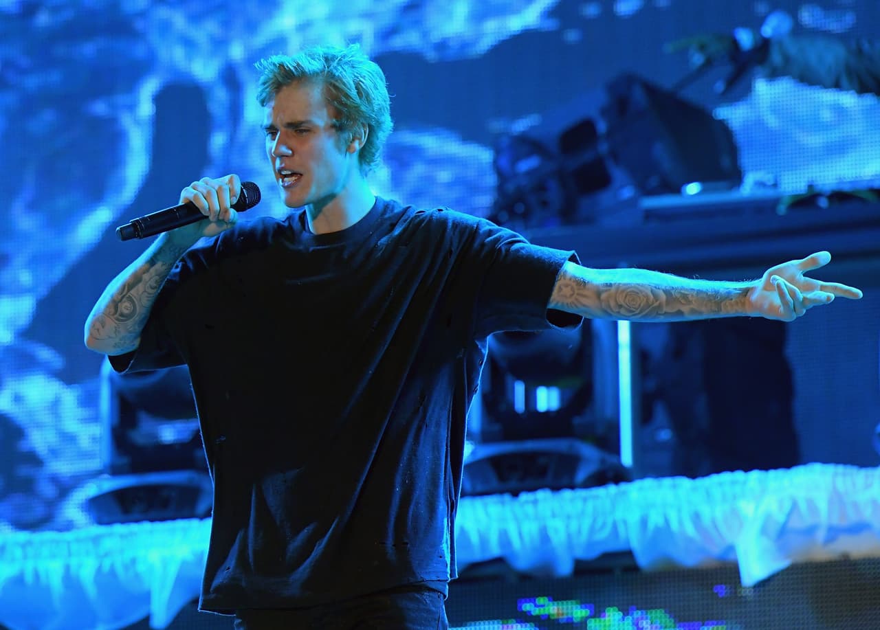 La docuserie narra la vida de Bieber a través de sus más cercanos confidentes, amigos, colaboradores y el propio cantante, según 
<b><a href="https://edition.cnn.com/2019/12/31/entertainment/justin-bieber-youtube-originals-docuseries-trnd/index.html" target="_blank">CNN</a></b>.