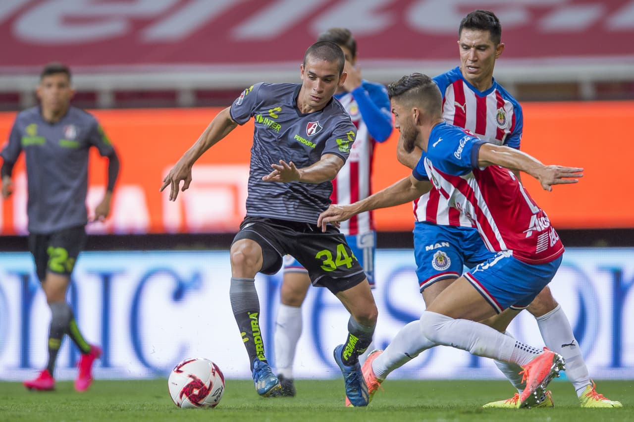 Guadalajara continuó generando oportunidades importantes el resto de la primera mitad. Atlas no mostraba argumentos para el ataque.