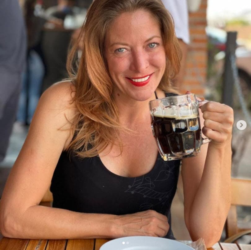 Señaló que el actor tampoco la ayuda en lo económico: "Nada, nunca, nada, para eso (su hija)
<b>tiene mucha madre</b>".
<br>