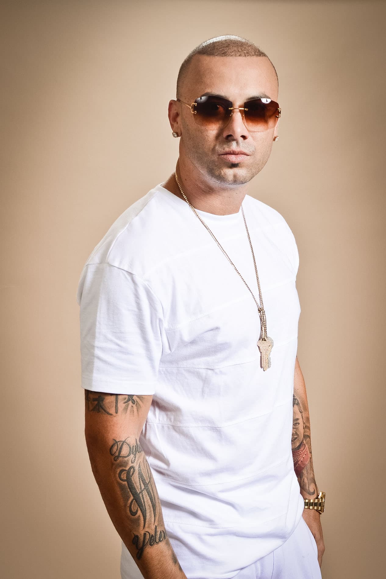 "Nadie que pretenda dirigir un País puede tener el atrevimiento de vulnerar derechos inherentes a la humanidad, como lo es la igualdad de raza y la libertad de expresión".