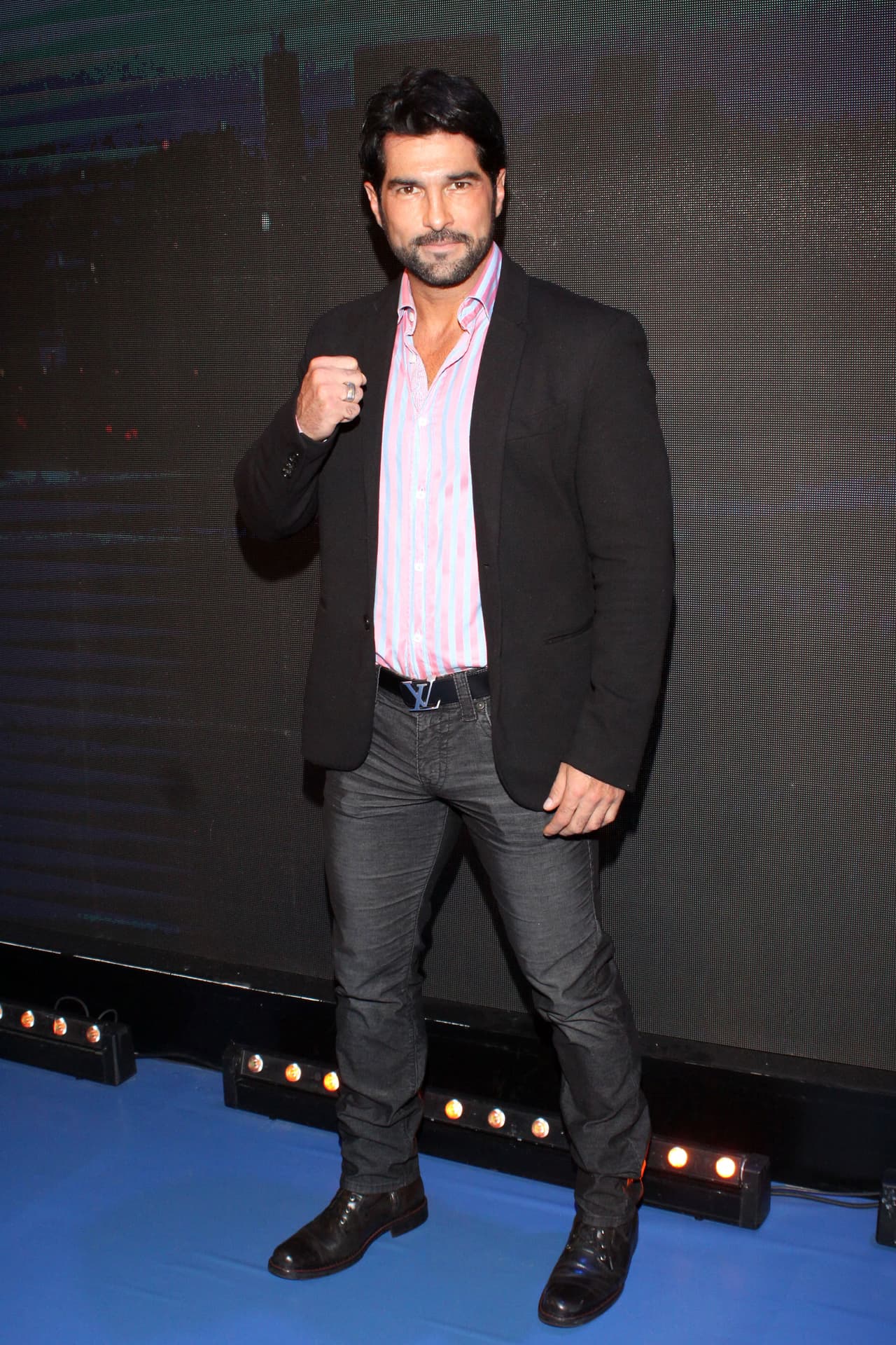 "Es una gran persona, es una gran mujer, la quiero muchísimo, pero bueno, 
<b>son cosas que solamente ella y yo sabemos cómo podemos entendernos el día de mañana</b>. Si llega a suceder, y si no, podemos seguir teniendo esta relación de cariño que tenemos ahora como amigos", dijo a MezcalTV.