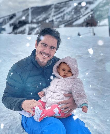 Mientras Aislinn daba un paseo en la nieve, Mauricio Ochmann y Kailani disfrutaron el tiempo juntos.