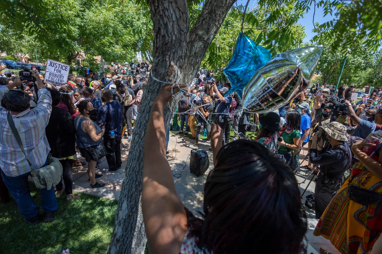 Cualquier persona con información sobre este caso puede comunicarse con Departamento del Sheriff al teléfono (323) 890-5500.