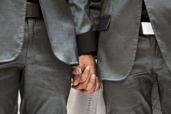 Las reformas al código civil de la capital para permitirlo entraron en vigor el 4 de marzo del 2010, y aunque fueron impugnadas por el gobierno federal, la Suprema Corte resolvió en agosto que eran constitucionales.