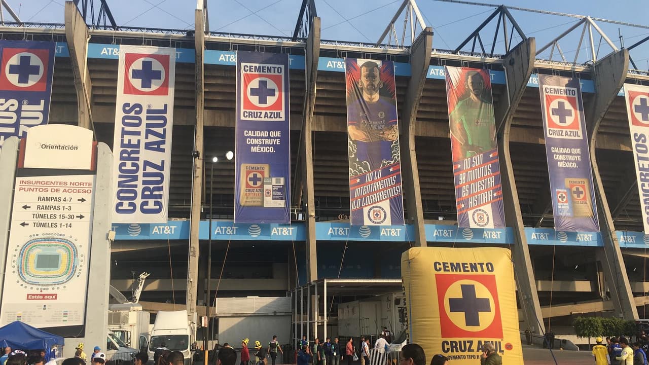 En el Estadio Azteca se vive la 
<b><a href="https://www.univision.com/deportes/futbol/liga-mx/en-vivo-final-cruz-azul-vs-america-partido-de-vuelta-apertura-2018-liga-mx" target="_blank">Final del Apertura 2018 entre Cruz Azul y América.</a></b>