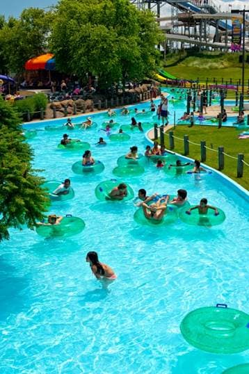 Splash Magic River: un río de 1,200 pies de largo perfecto para relajarse.