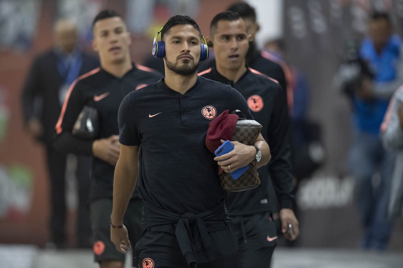La misma historia con los jugadores del América, ya encaminándose hacia sus vestidores para conversar sobre los detalles finales de cara al primero de dos cotejos.