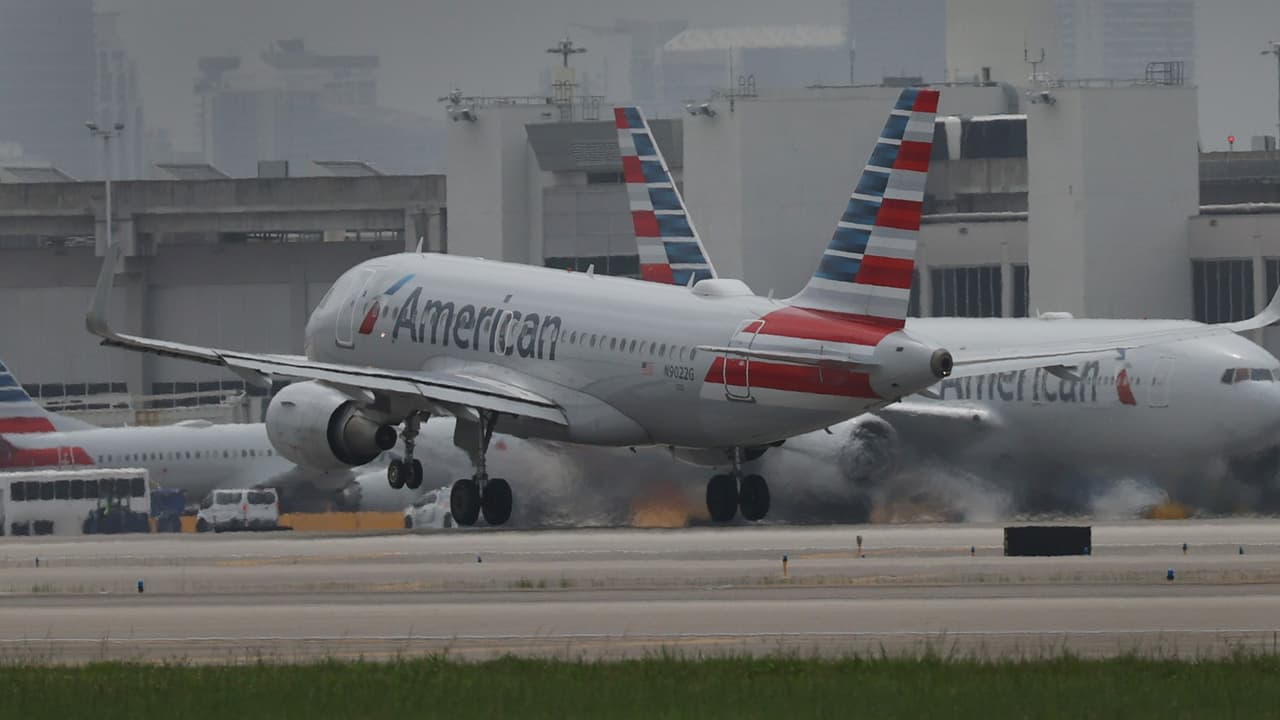 Casa Blanca dice que EEUU mantendrá las restricciones de viaje desde Europa y otros países