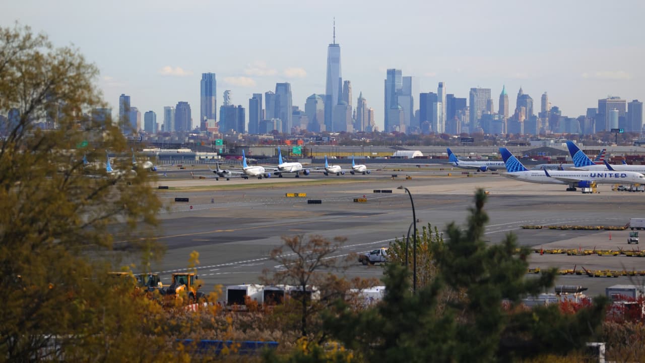 Jornada con pocos viajeros en Newark: 41 vuelos fueron cancelados