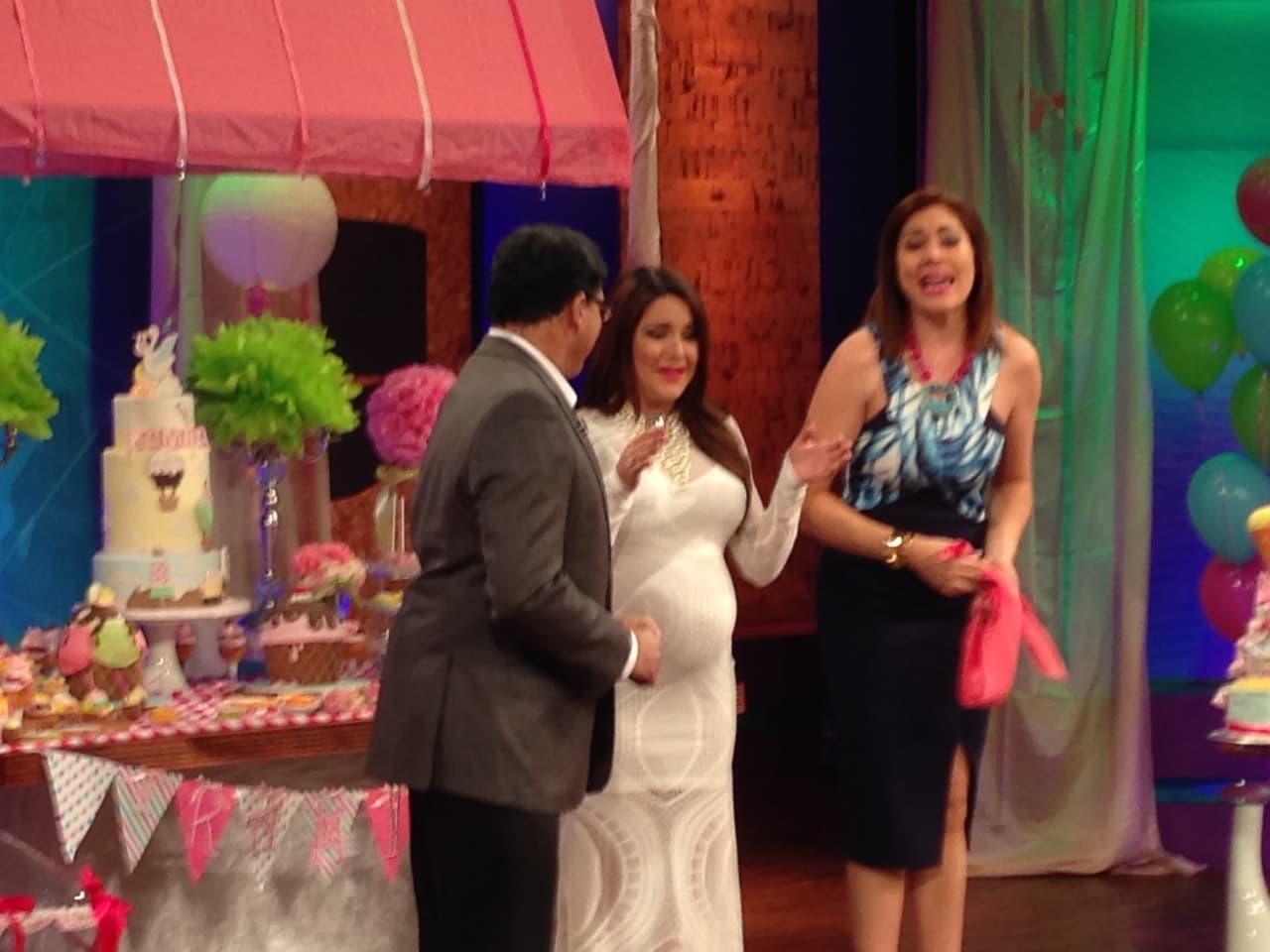 la producción de Rubén & Co agasajó a la futura mamá con muchas sorpresas.