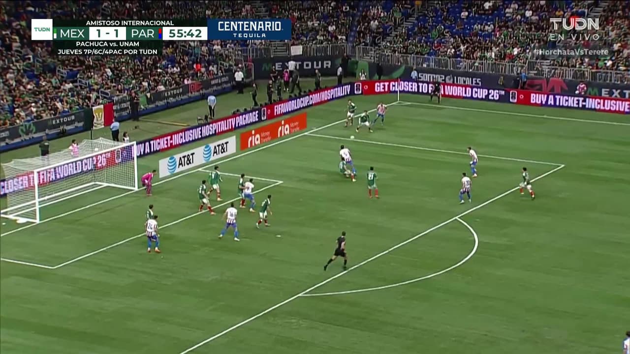 ¡GOL!  anota para Paraguay. Damián Bobadilla