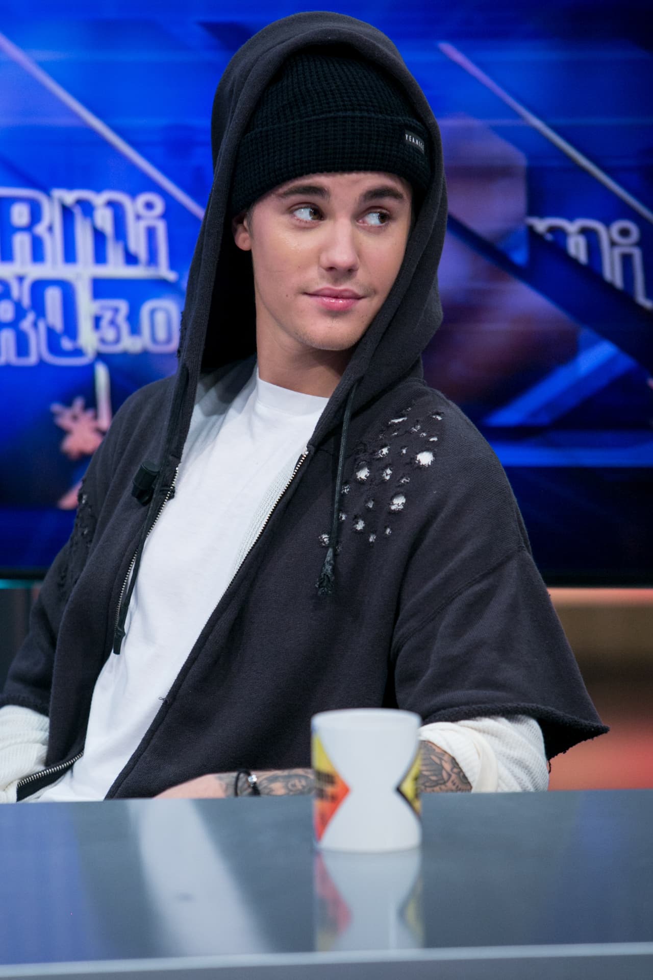 El cantante escribió en su cuenta de Twitter: "No hagan caso de lo que están diciendo los medios de comunicación, si quieres conocerme y saber algo de mí, todo está aquí", refiriéndose a sus redes sociales.