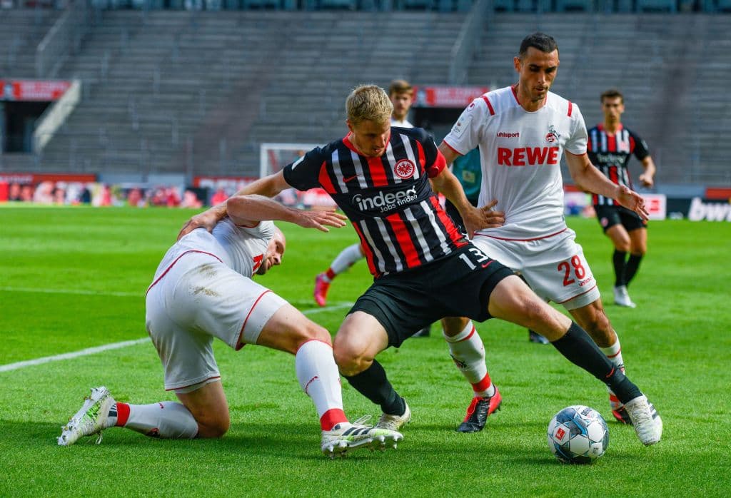 Köln 1-1 Frankfurt | Kainz (45’) cobró un penal y abrió la cuenta para los locales. Dost (72’) emparejó los cartones. Frankfurt llegó a 41 unidades y Köln a 35.