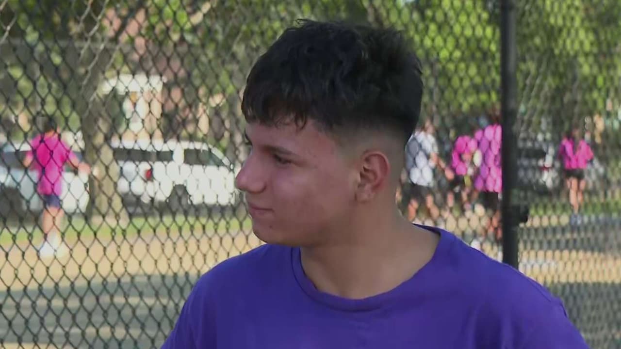 Ricardo Hernández regresa a la cancha tras ser liberado y logrará asistir a su graduación
