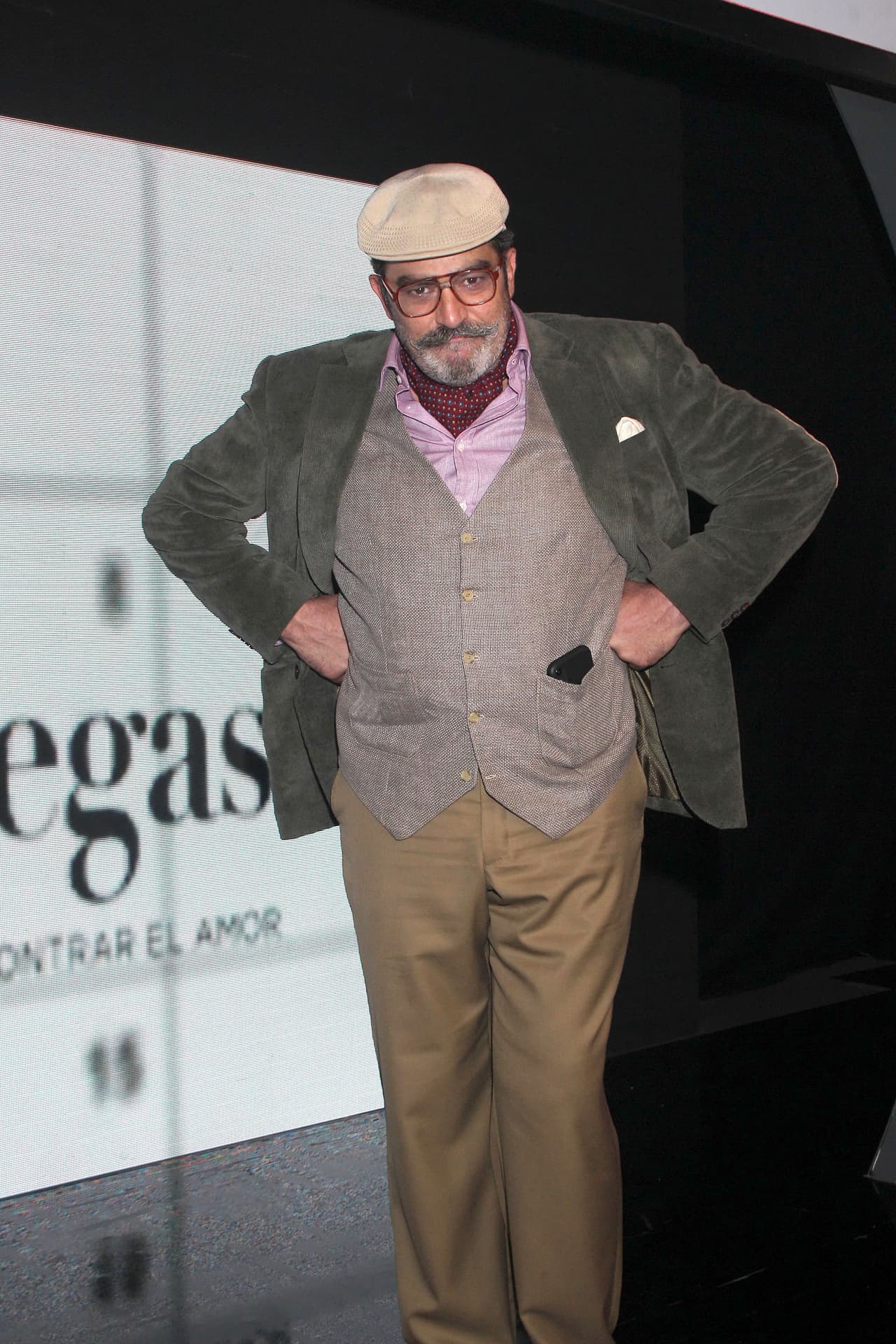 En 2018 se integró al elenco de 'Hijas de la luna', donde interpretó a Juan Oropeza, y donde compartió créditos con 
<b><a href="https://www.univision.com/temas/michelle-renaud" target="_blank">Michelle Renaud</a></b> y 
<b><a href="https://www.univision.com/temas/danilo-carrera" target="_blank">Danilo Carrera</a></b>.