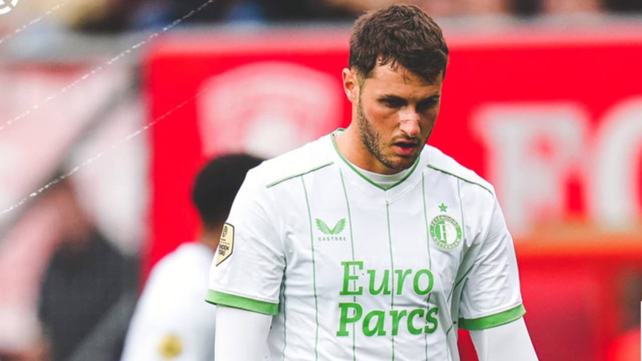 Santiago Giménez recibe burlas por irse sin gol con Feyenoord