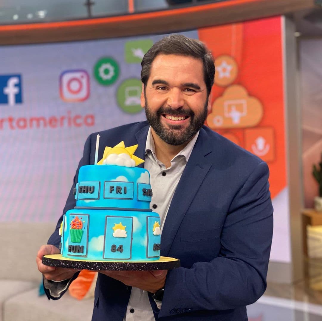 Nuestro Albert Martínez estuvo de cumpleaños esta semana, y su increíble pastel muestra las actividades que le llenan el corazón.