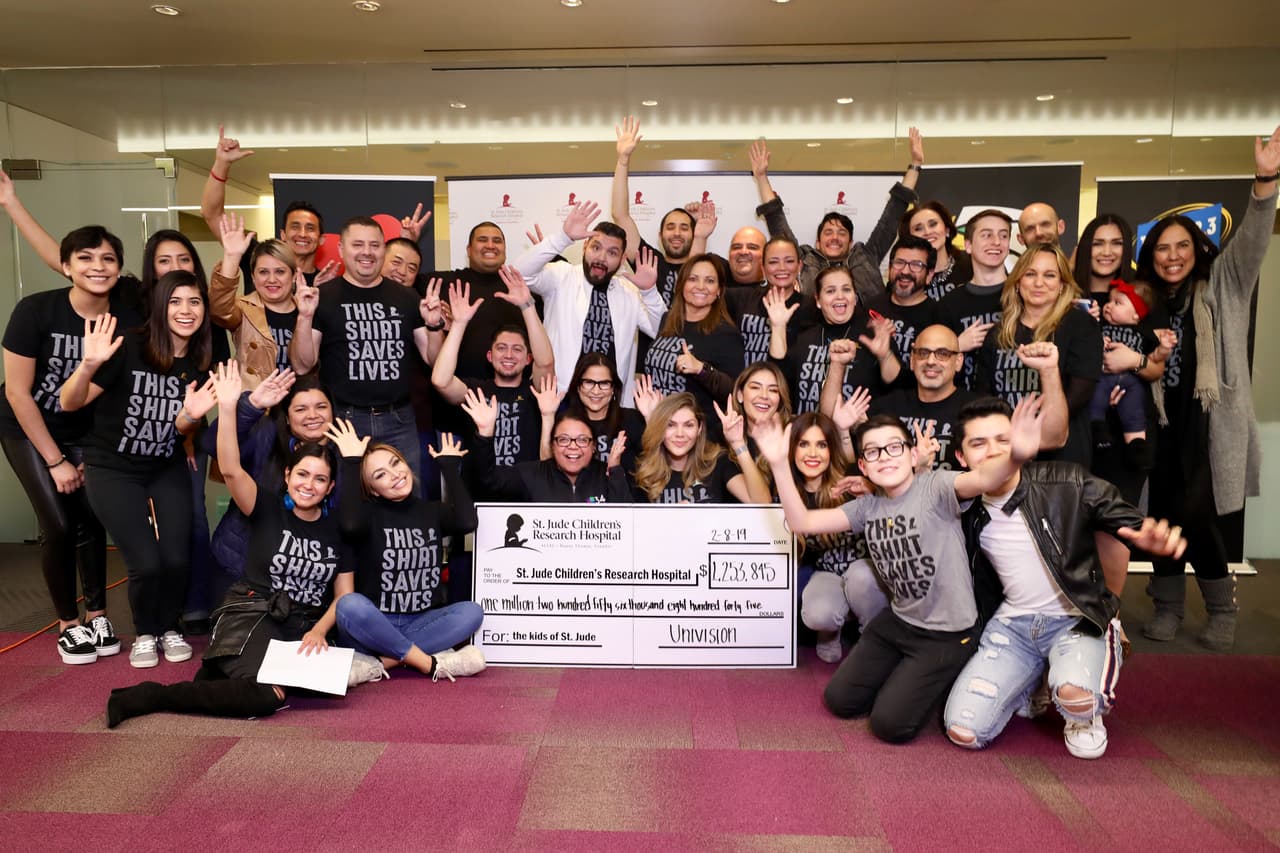 <b>Los Ángeles</b> logró superar la meta del año pasado con un total de
<b>$1.2 millones de dólares</b> y nuestros voluntarios y locutores así lo celebraron.